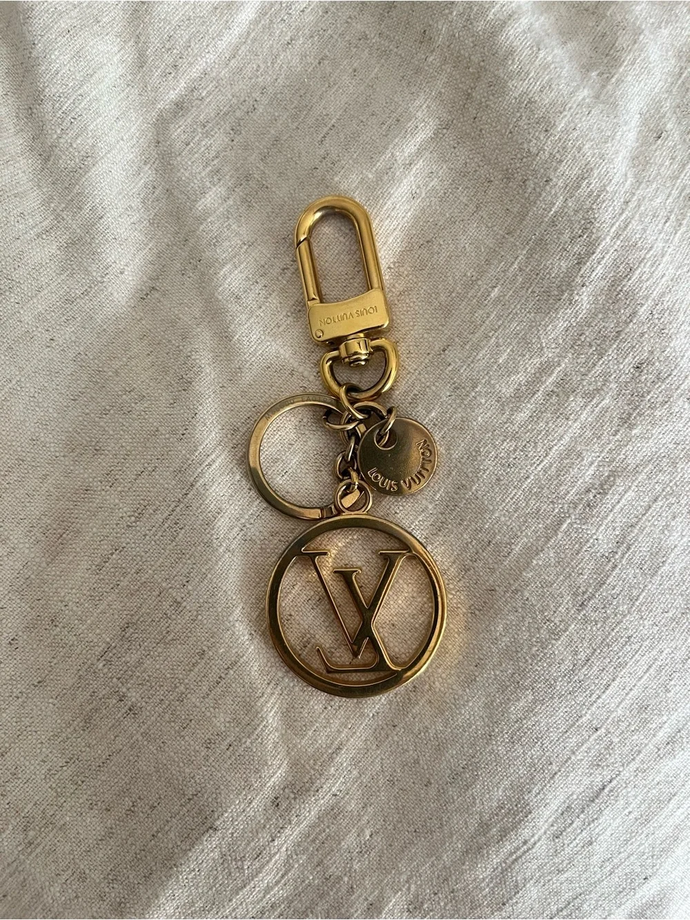 Louis Vuitton Gold Tone LV Circle Key Ring Charm